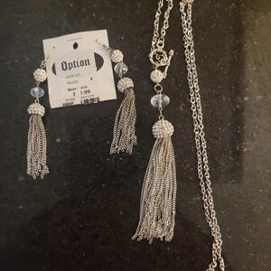 Elegant Silver  Earings And Necklace